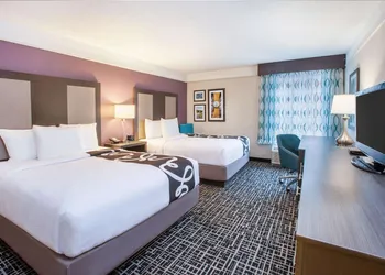 La Quinta Inn & Suites by Wyndham Cincinnati Airpt Florence hotel thumbnail 5