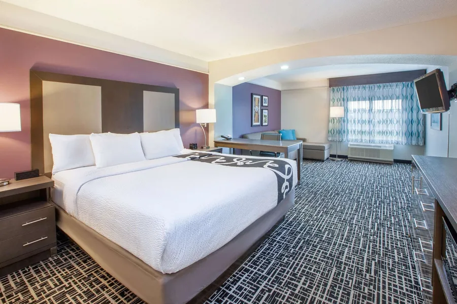 La Quinta Inn & Suites by Wyndham Cincinnati Airpt Florence hotel detail image 6
