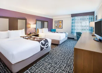 La Quinta Inn & Suites by Wyndham Cincinnati Airpt Florence hotel thumbnail 8