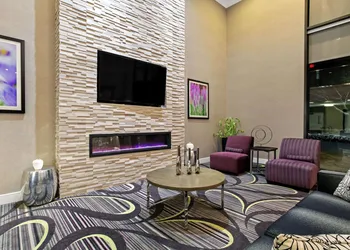 La Quinta Inn & Suites by Wyndham Boston-Andover hotel thumbnail 2