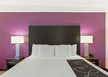 La Quinta Inn & Suites by Wyndham Boston-Andover hotel thumbnail 4