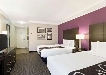 La Quinta Inn & Suites by Wyndham Boston-Andover hotel thumbnail 5
