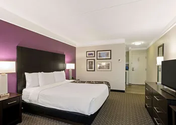 La Quinta Inn & Suites by Wyndham Boston-Andover hotel thumbnail 7