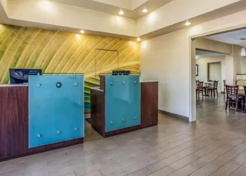 La Quinta Inn & Suites by Wyndham Carlsbad - Legoland Area hotel thumbnail 2