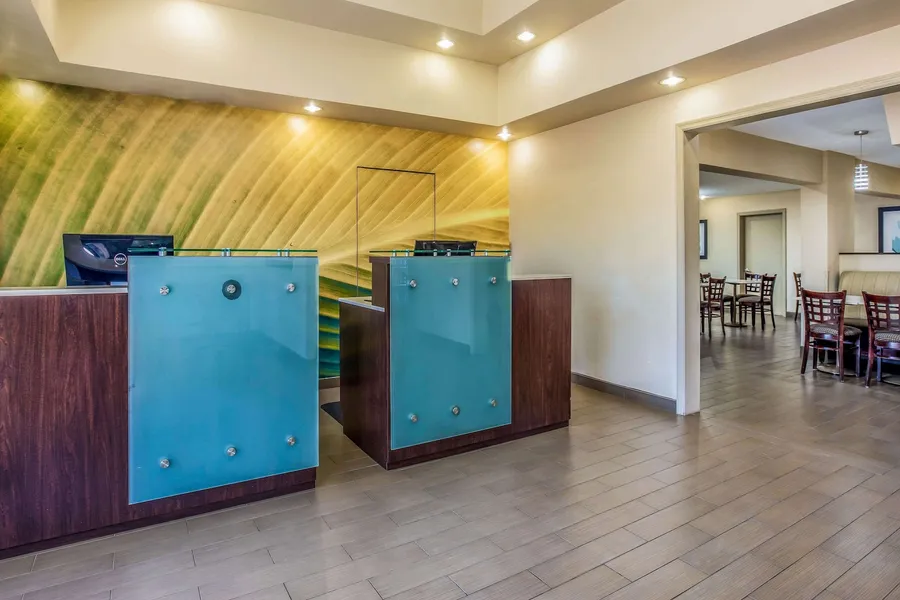 La Quinta Inn & Suites by Wyndham Carlsbad - Legoland Area hotel detail image 2