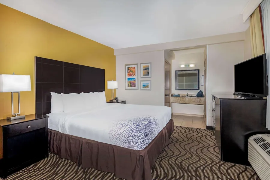 La Quinta Inn & Suites by Wyndham Carlsbad - Legoland Area hotel detail image 6