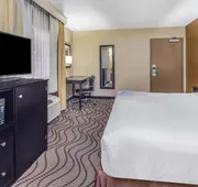 La Quinta Inn & Suites by Wyndham Carlsbad - Legoland Area hotel detail image 7