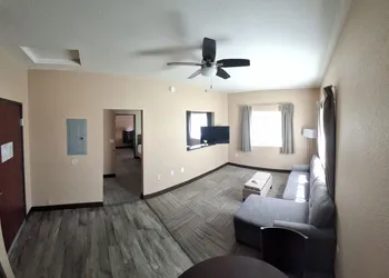 Island Suites hotel thumbnail 2