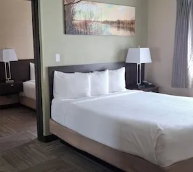 Island Suites hotel thumbnail 3