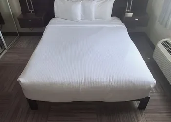 Island Suites hotel thumbnail 4