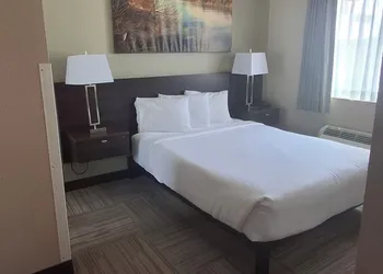 Island Suites hotel thumbnail 6