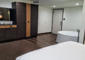 Hotel Xilo Glendale hotel thumbnail 5