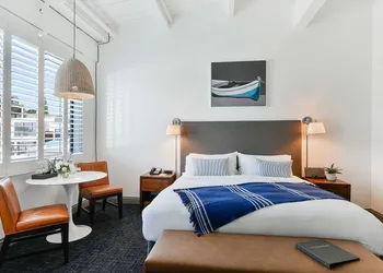 Waters Edge Hotel hotel thumbnail 6
