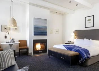 Waters Edge Hotel hotel thumbnail 7