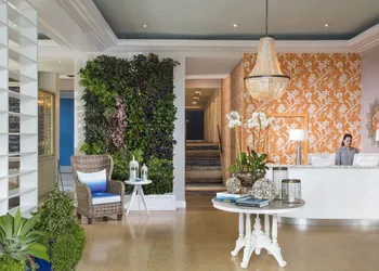 Circa 39 Miami Beach hotel thumbnail 2