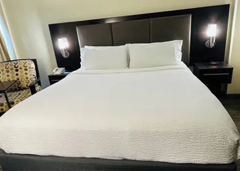 Holiday Inn Miami - International Airport by IHG hotel thumbnail 7