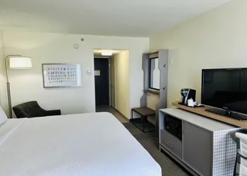 Holiday Inn Miami - International Airport by IHG hotel thumbnail 8