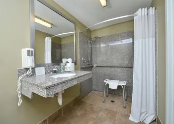 Quality Inn & Suites Tampa near Fairgrounds and Casino hotel thumbnail 5