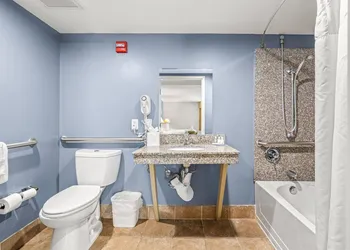 Quality Inn & Suites Tampa near Fairgrounds and Casino hotel thumbnail 6