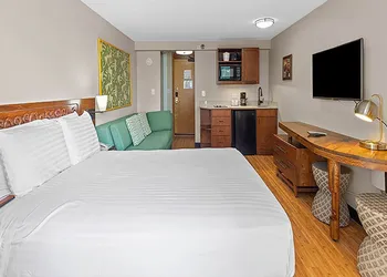 Castle Bamboo Waikīkī Hotel hotel thumbnail 7