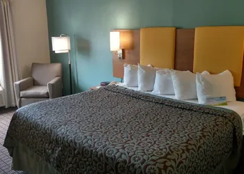 Days Inn by Wyndham Ashland hotel thumbnail 8