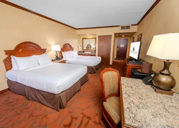 Chateau On The Lake Resort Spa and Convention Center hotel thumbnail 5