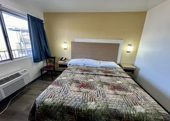 Royal Inn Charlotte Airport Hotel hotel thumbnail 8