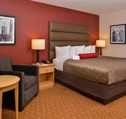 Clackamas Inn & Suites hotel detail image 5
