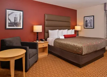 Clackamas Inn & Suites hotel thumbnail 5
