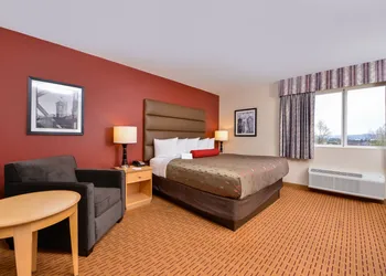 Clackamas Inn & Suites hotel thumbnail 6