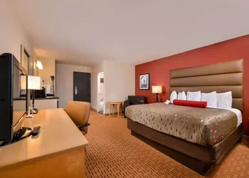 Clackamas Inn & Suites hotel thumbnail 7