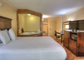 Edgewater Hotel - Gatlinburg hotel thumbnail 7