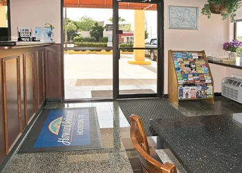 Howard Johnson by Wyndham Houston Heights/Downtown hotel thumbnail 2
