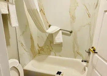 Americas Best Value Inn La Porte hotel thumbnail 6