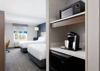 Holiday Inn Express & Suites Williamsburg by IHG hotel thumbnail 3