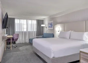 Crowne Plaza Indianapolis-Airport by IHG hotel thumbnail 5