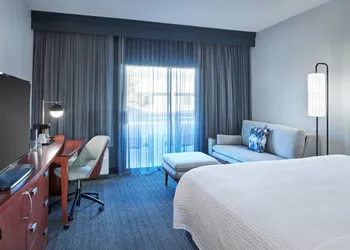 Courtyard by Marriott Chicago Highland Park/Northbrook hotel thumbnail 7