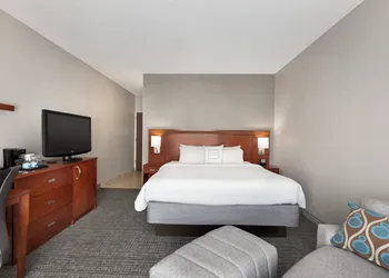 Courtyard by Marriott Fort Myers Cape Coral hotel thumbnail 8