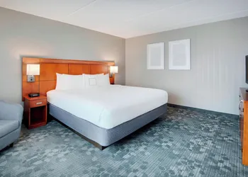 Courtyard by Marriott Savannah Midtown hotel thumbnail 5