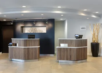 Courtyard by Marriott Edison Woodbridge hotel thumbnail 3