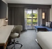 Courtyard by Marriott Edison Woodbridge hotel detail image 7