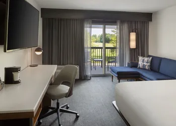 Courtyard by Marriott Edison Woodbridge hotel thumbnail 7