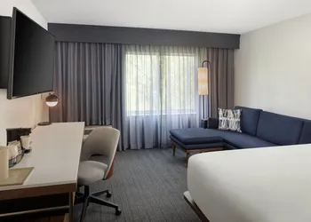 Courtyard by Marriott Edison Woodbridge hotel thumbnail 8