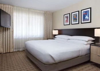 DoubleTree Suites by Hilton Nashville Airport hotel thumbnail 7