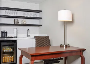 DoubleTree Suites by Hilton Nashville Airport hotel thumbnail 8