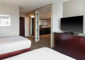 The Capital Suites Hotel hotel thumbnail 4