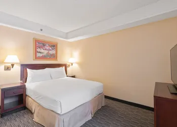 Harmony Suites hotel thumbnail 8