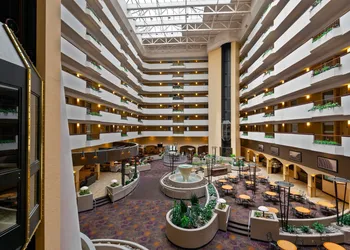Embassy Suites by Hilton Kansas City International Airport hotel thumbnail 3