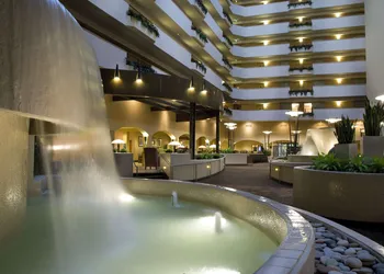 Embassy Suites by Hilton Kansas City International Airport hotel thumbnail 4