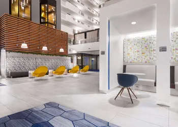 Embassy Suites by Hilton Raleigh Crabtree hotel thumbnail 8